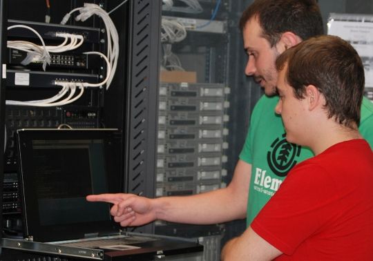 El Máster Universitario en Tecnologías Web, Computación en la Nube y Aplicaciones Móviles obtiene un nivel de satisfacción alto por parte de sus estudiantes
